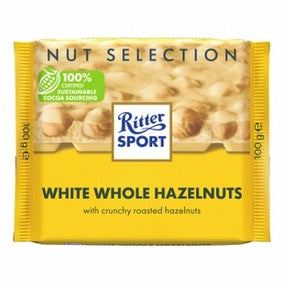 لوح شوكولاتة ريتر سبورت بيضاء مع اختيار من المكسرات المحمصة بالكامل.