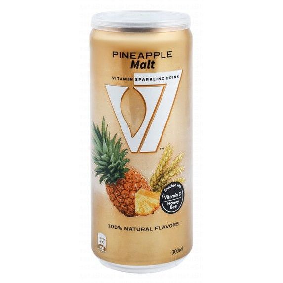 مشروب V7 الفوار من المالت مع إضافة الفيتامينات بنكهة الأناناس